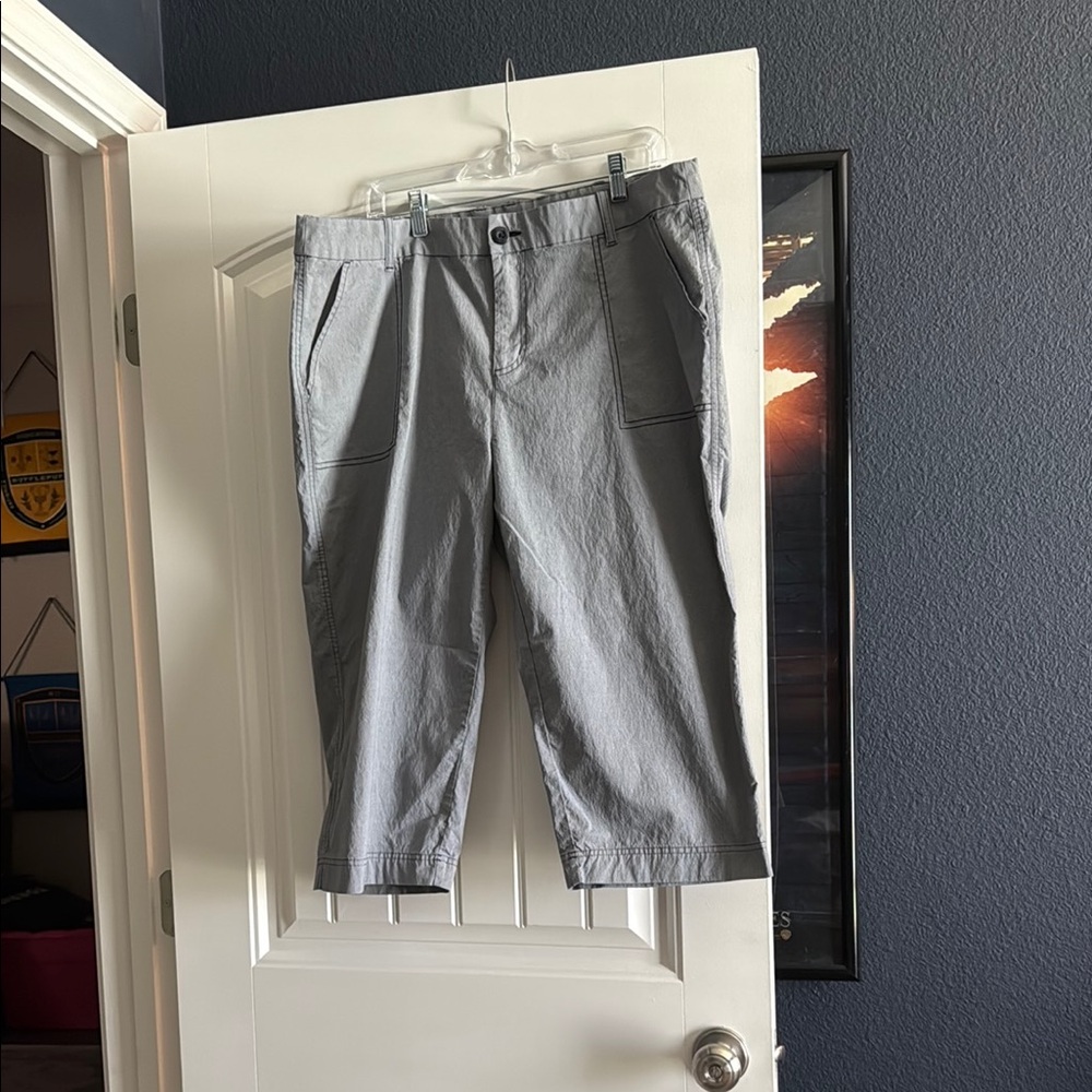 Columbia Gray Capris for Casual Comfort